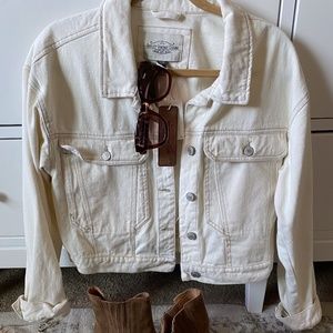 NWT Vintage Crop Denim Jacket Cream Size L